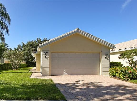 3rd image of 5795 Drummond Way