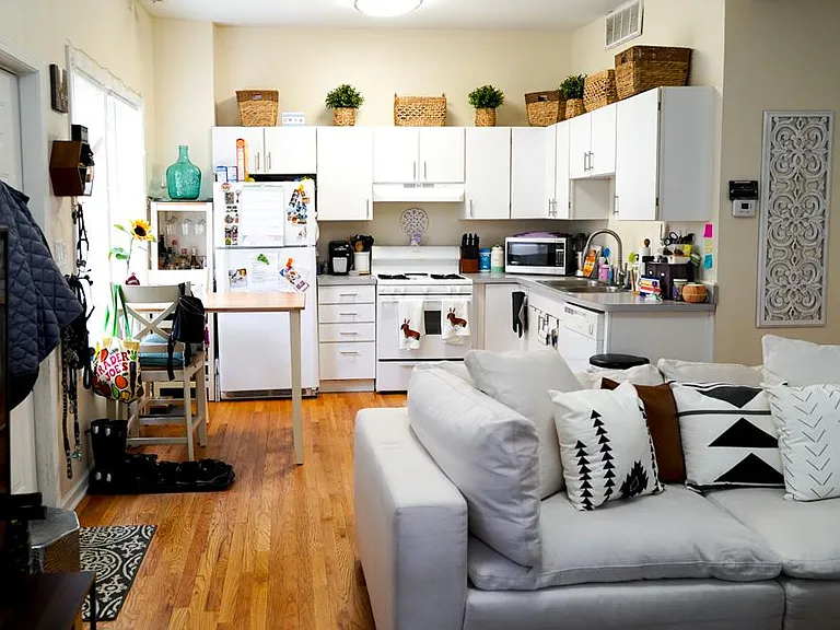 2845 N Southport Ave #COACH HOUSE — Photo 3