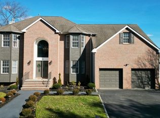 6 Bullman Ct, Clark, NJ 07066