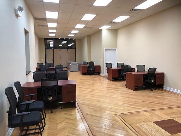 2nd image of 3923 N Ashland Ave #101