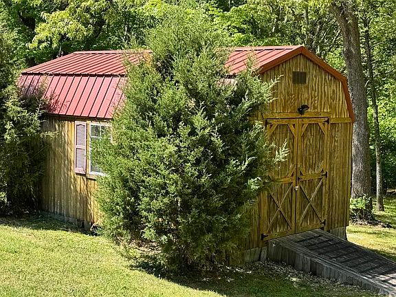 4th image of 836 Ireland School Rd