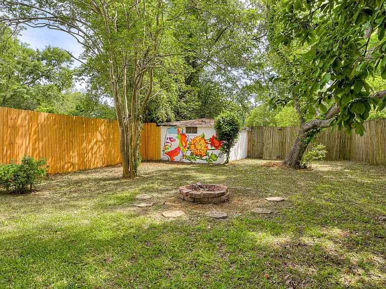 2066 Greene St — Photo 33