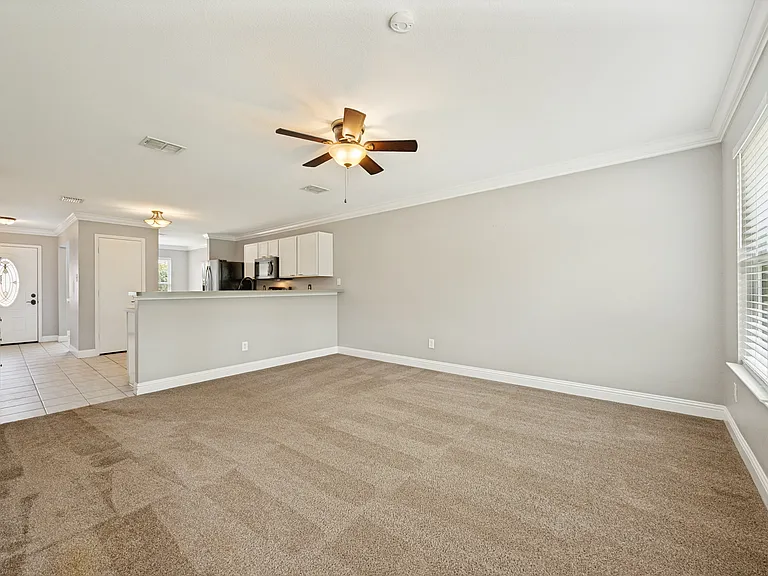 1601 Elm St — Photo 5