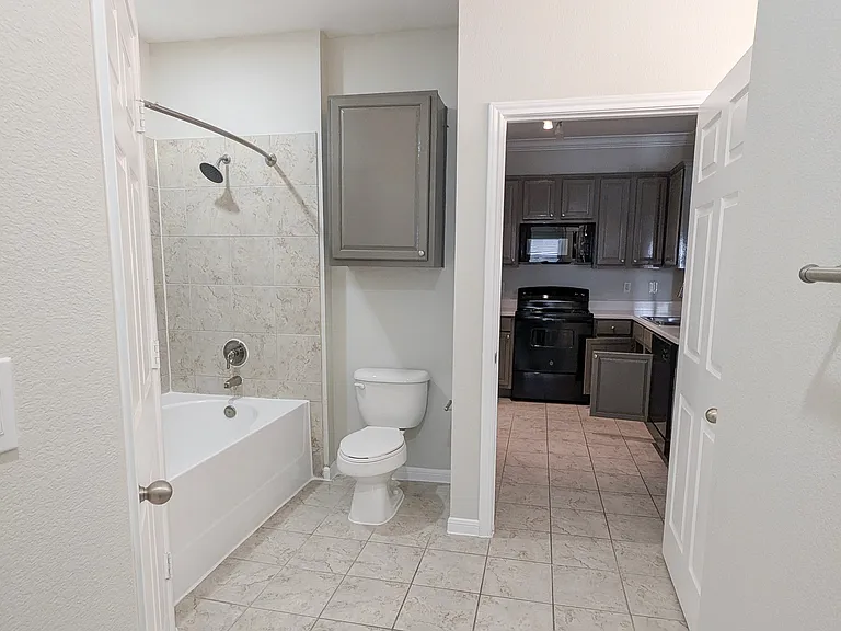 Woodland Hills — Photo 16
