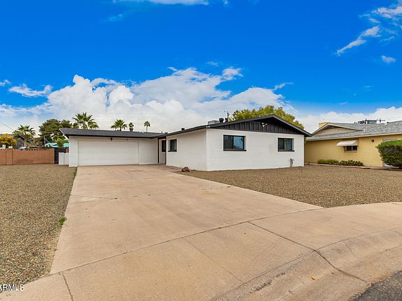 3rd image of 228 E FREMONT Drive