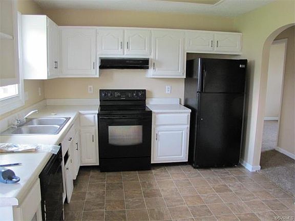 4th image of 3914 Jamestown Dr
