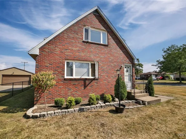 230 Crandon Blvd, Cheektowaga, NY 14225