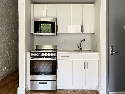 2nd image of 324 E 77th St APT 4A