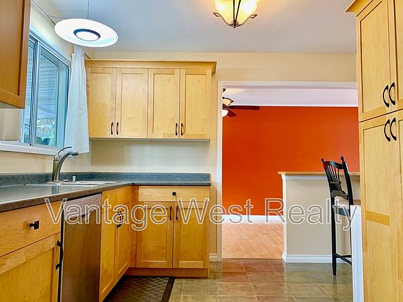 5th image of 2677A Springfield Rd