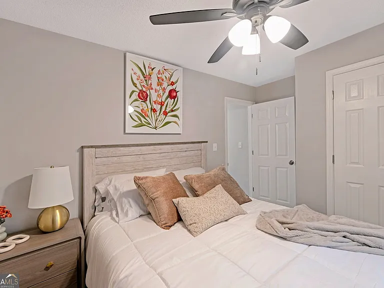 6839 Sandy Creek Dr — Photo 20