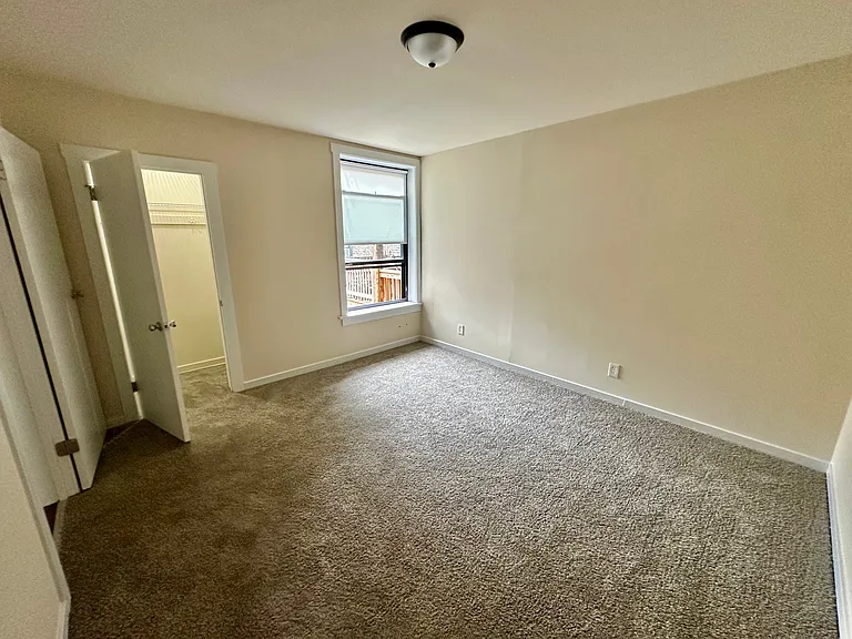 1008 W Argyle St #3E — Photo 6