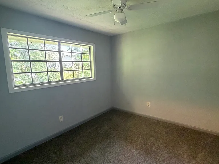 1045 Laurel Ct NW #B — Photo 7