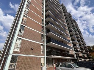 235 Grandravine Dr #1607, Toronto, ON M3N1J2