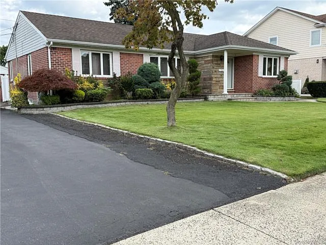 3 bed, 2.0 bath, 1800 sqft, $5,000 — Photo 1