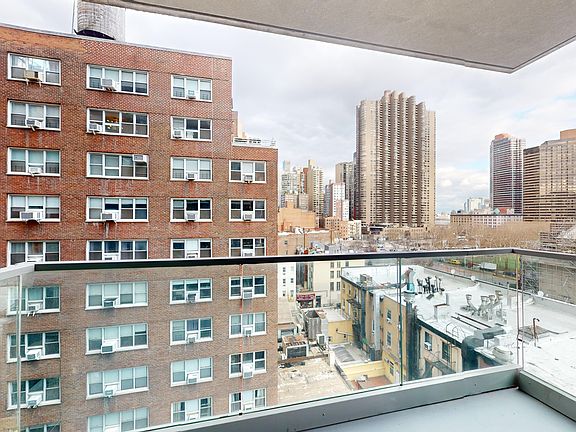 3rd image of 237 E 34th St APT 1006