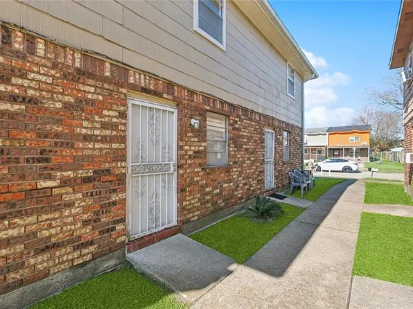 6660 Harbourview Dr, New Orleans, LA 70126