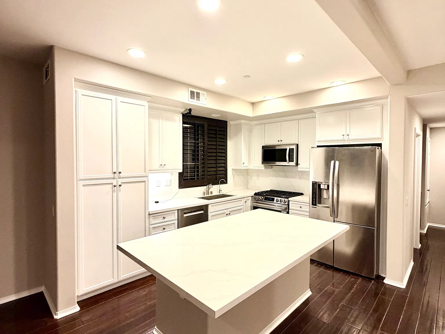 3 bed, 1617 sqft, $4,350 — Photo 2