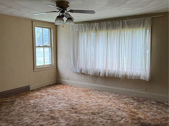 4th image of 906 Jervis Ave