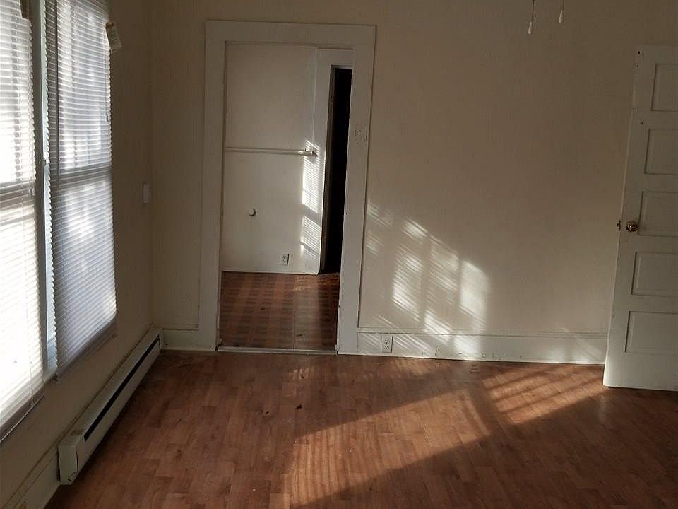 2nd image of 555 E Pine St