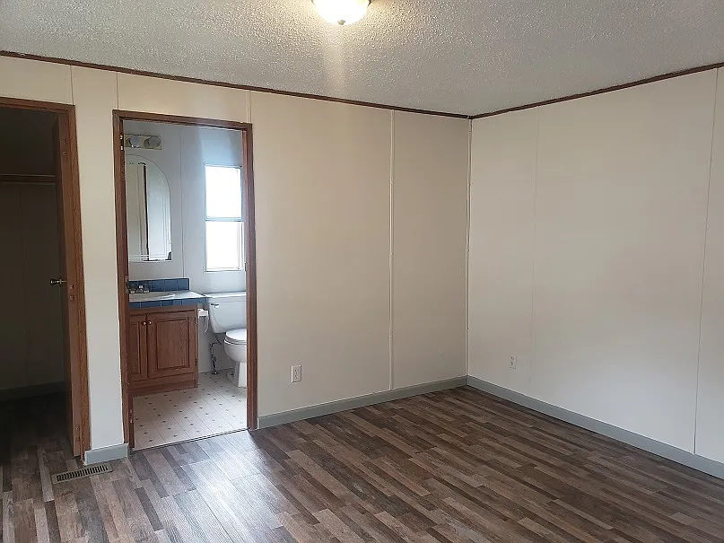 Updated 3 brm 2 bath mobile home — Photo 4