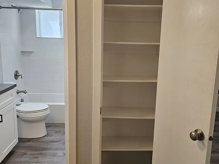 813 N Riverside Dr #A — Photo 15