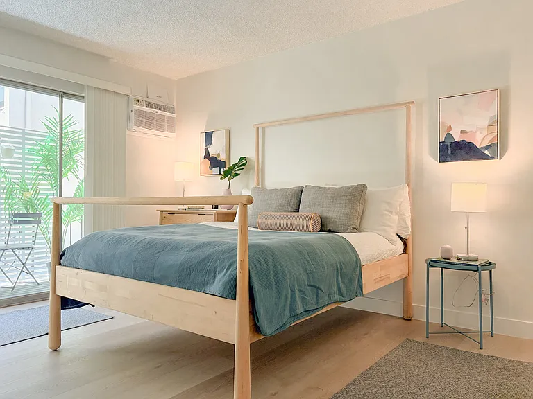 Townhouse Apartments — Photo 16