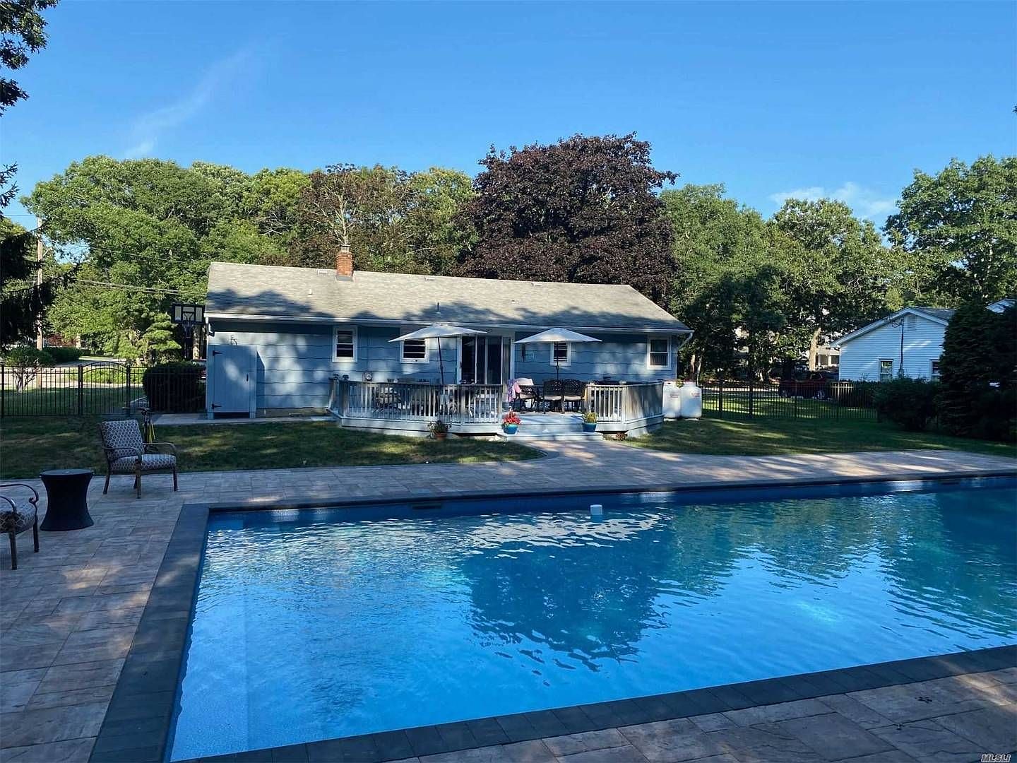 16 Canvasback Ln East Quogue NY 11942 Zillow   D2962a0061f58ac9877b6acb6a478a26 Cc Ft 1536 