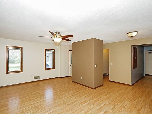 4th image of 1305 Harbor Ln N
