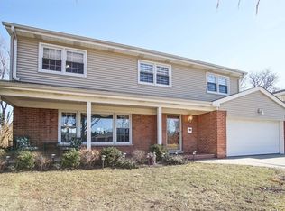 919 S Louis St, Mount Prospect, IL 60056