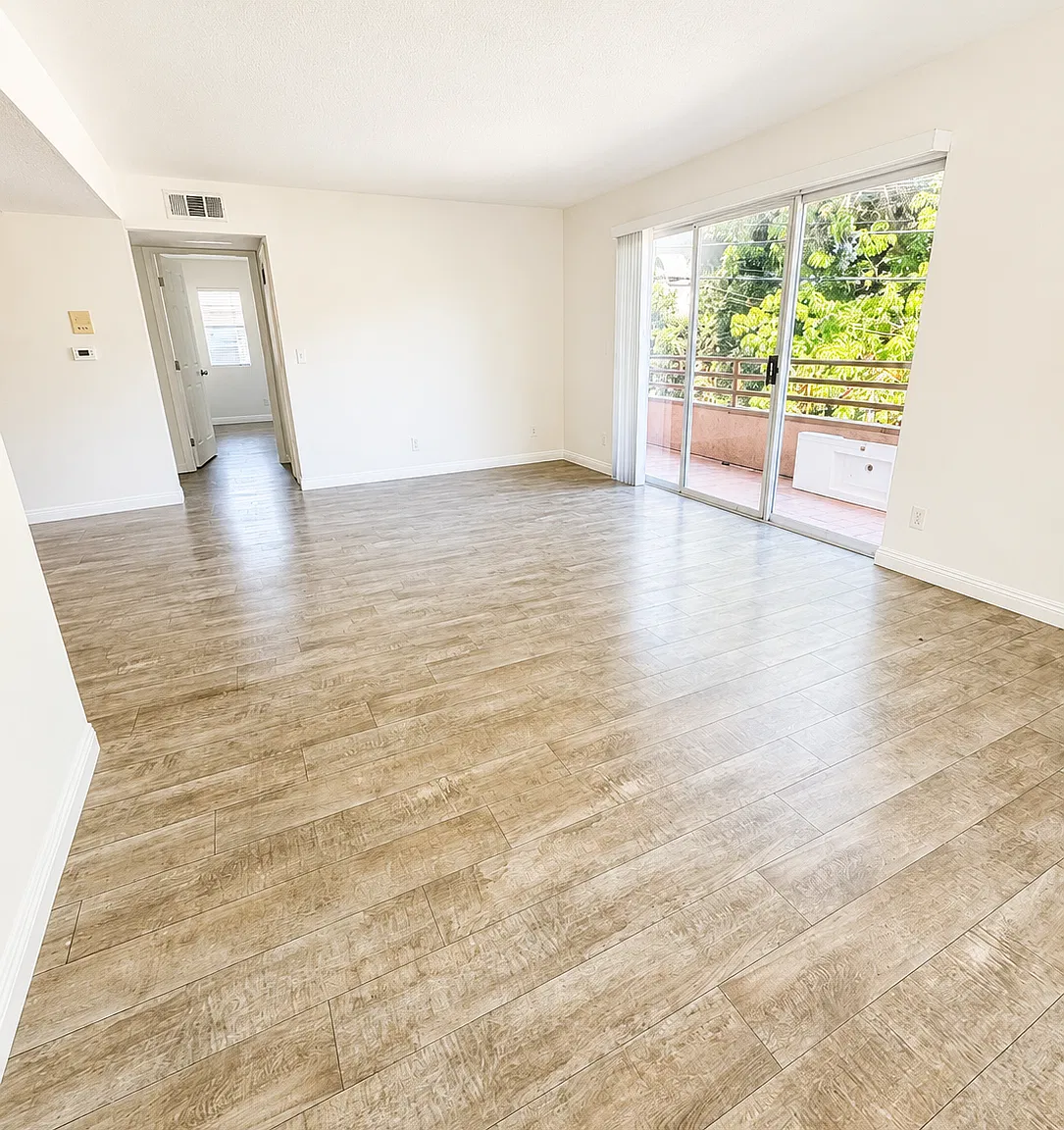 14545 Hart St — Photo 2
