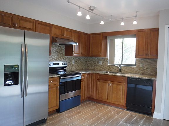 2nd image of 921 Brennam Pl