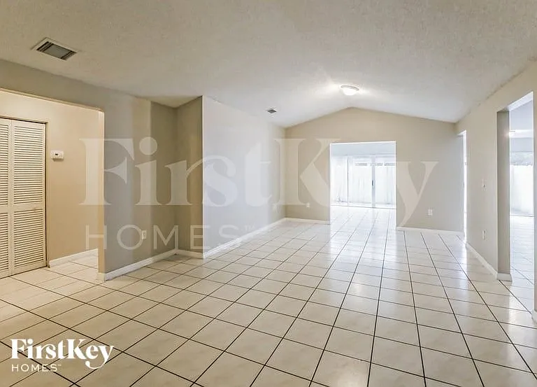 18023 SW 139th Pl — Photo 3