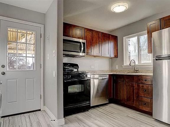 5th image of 3320 Dexter St