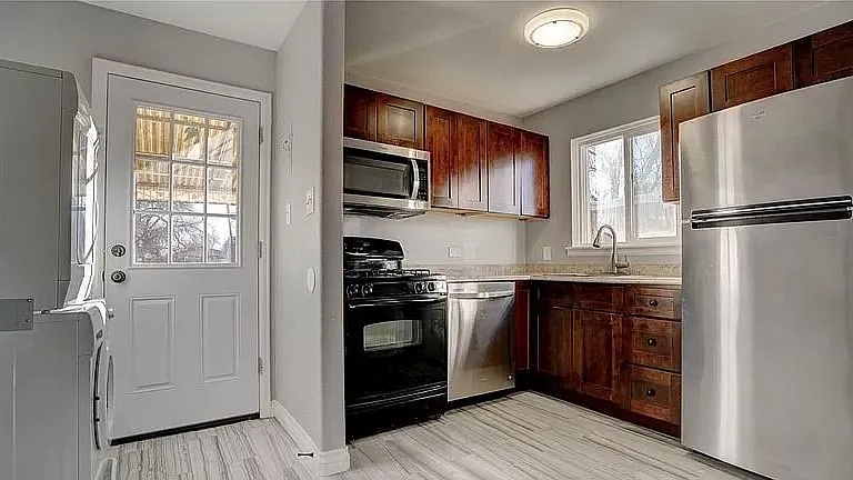 3320 Dexter St — Photo 5