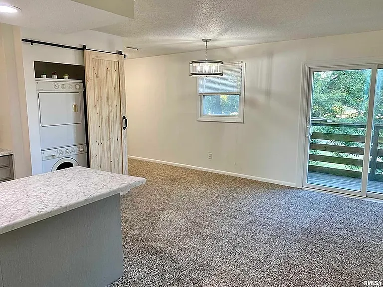 432 Amherst Dr — Photo 14