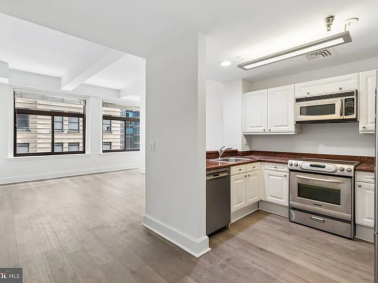 1500 Chestnut St #8G — Photo 6