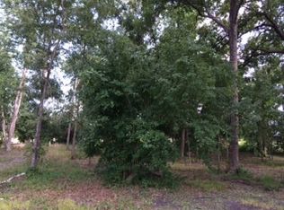 2 Edgewood W., Montgomery, TX 77356