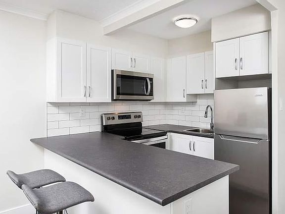 4th image of 286 Finch Ave W #107