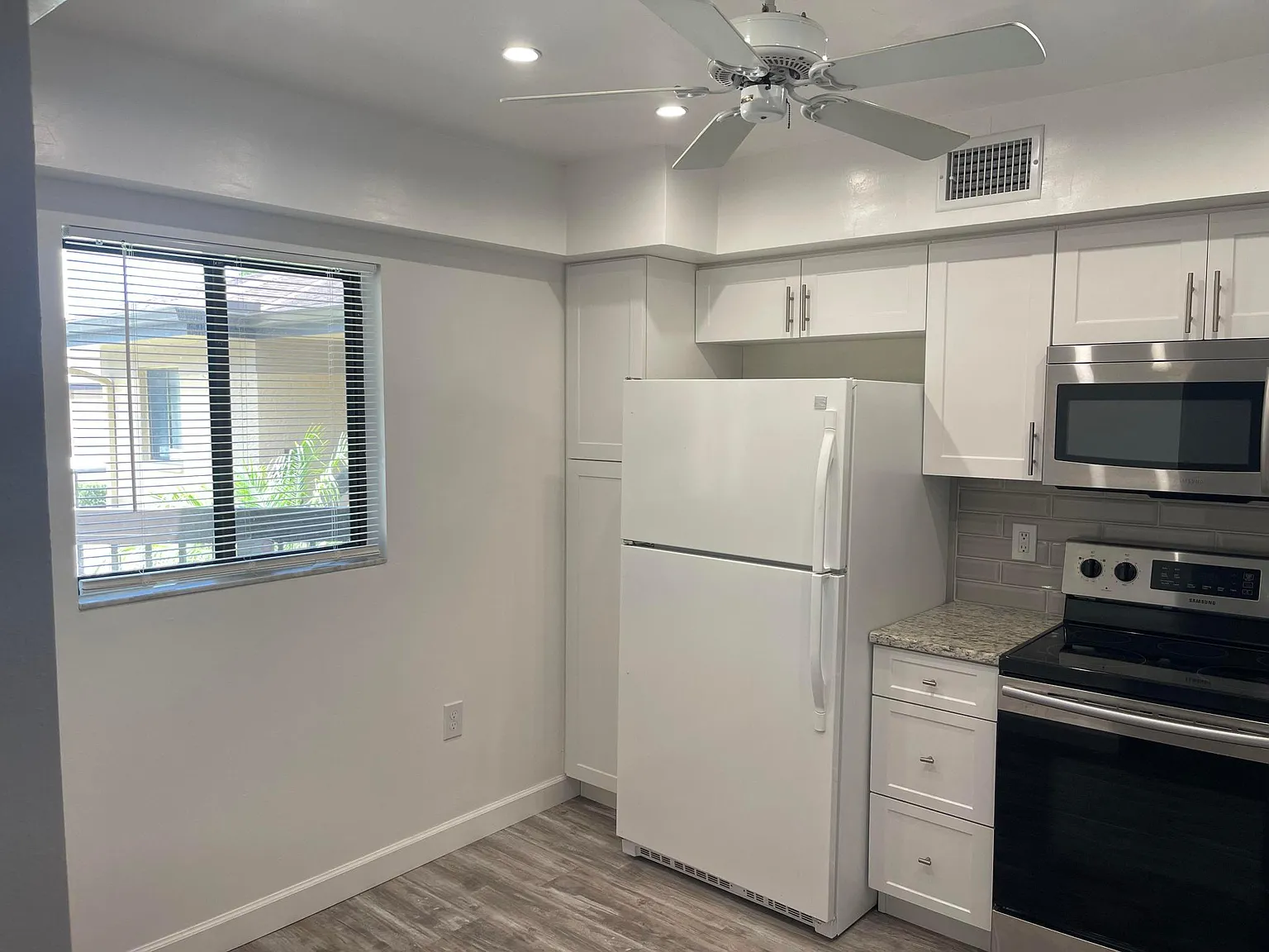 2 bed, 1075 sqft, $1,900 — Photo 2