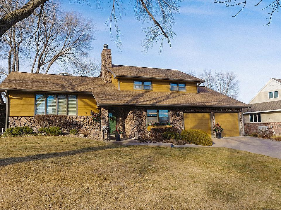 1st image of 9 Centennial Ln