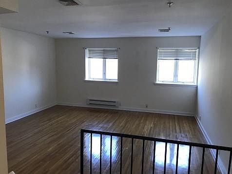2nd image of 1044 Clinton St