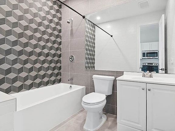 5th image of 49 Delmonico Pl #2A