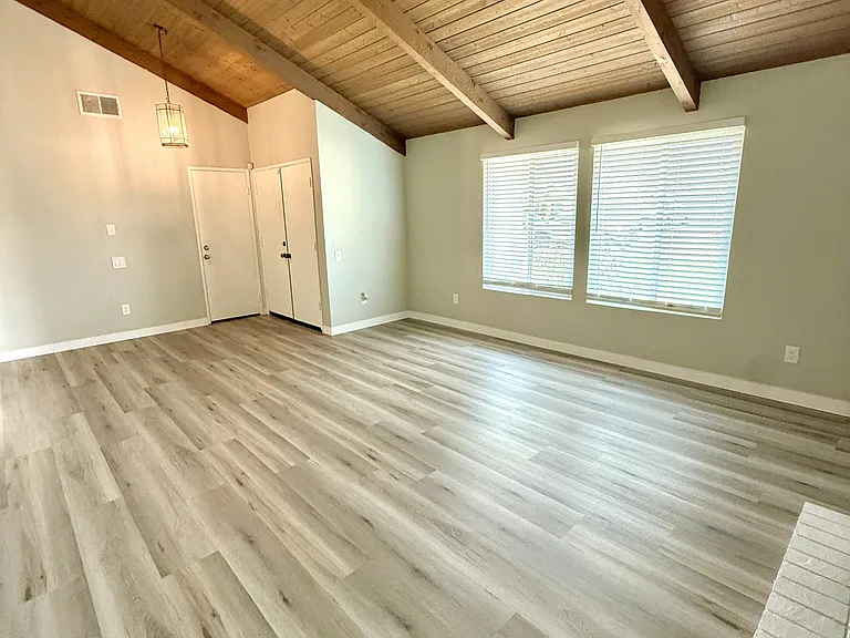 2382 Carlsbad Cir — Photo 7