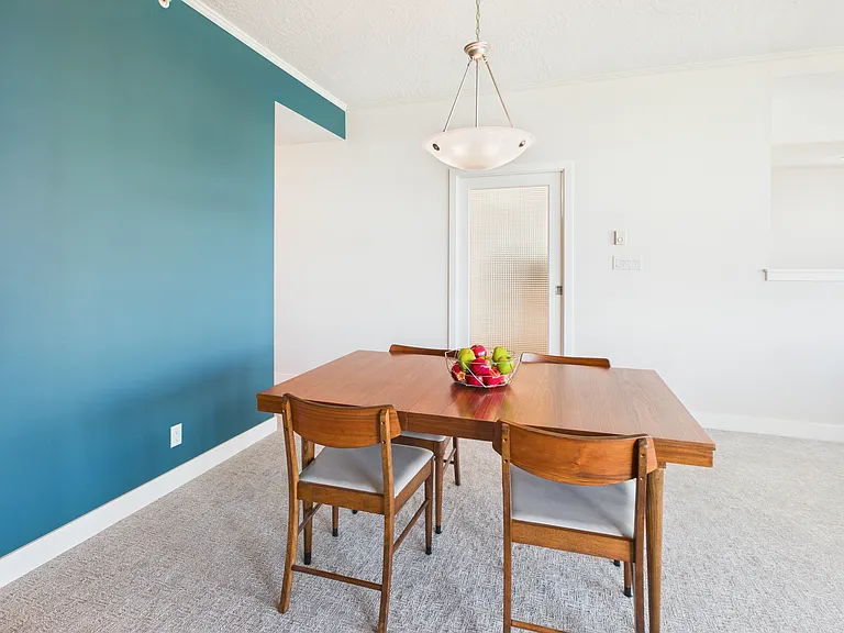 Sayward Hill Cres — Photo 17