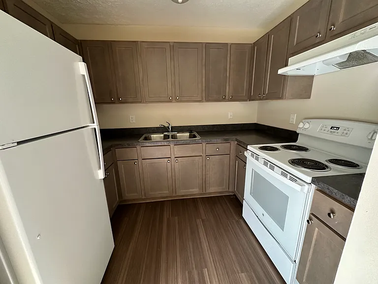 Pleasant Valley Apartments — Photo 31