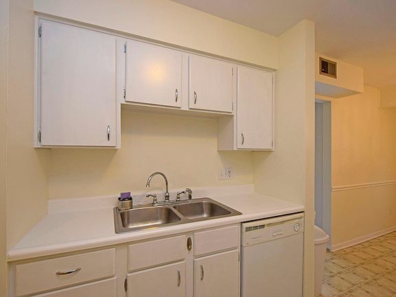 5th image of 4332 Villa Dr Unit 12