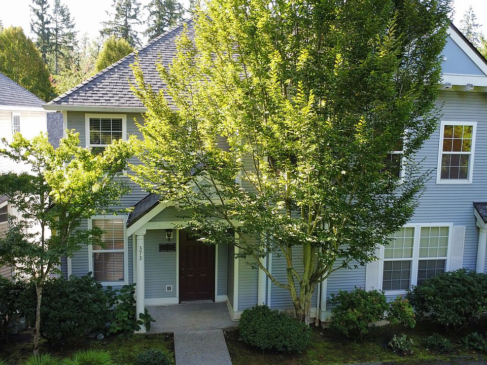 Beautiful community with green spaces which provides serene walking spaces. This is the main entrance to the house.