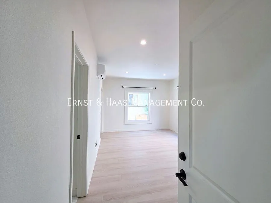 Charming Remodeled Studio Near Downtown Long Beach!*Move-In Special* — Photo 2