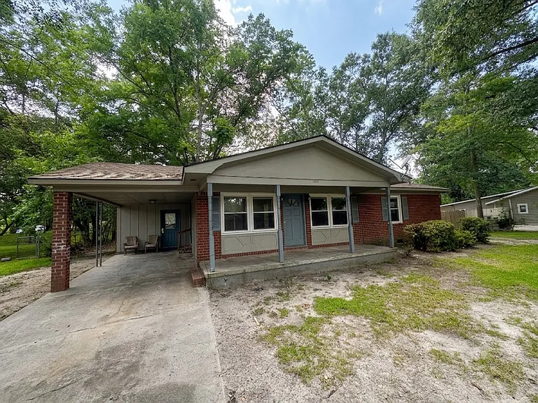 606 Eugenia St — Photo 2