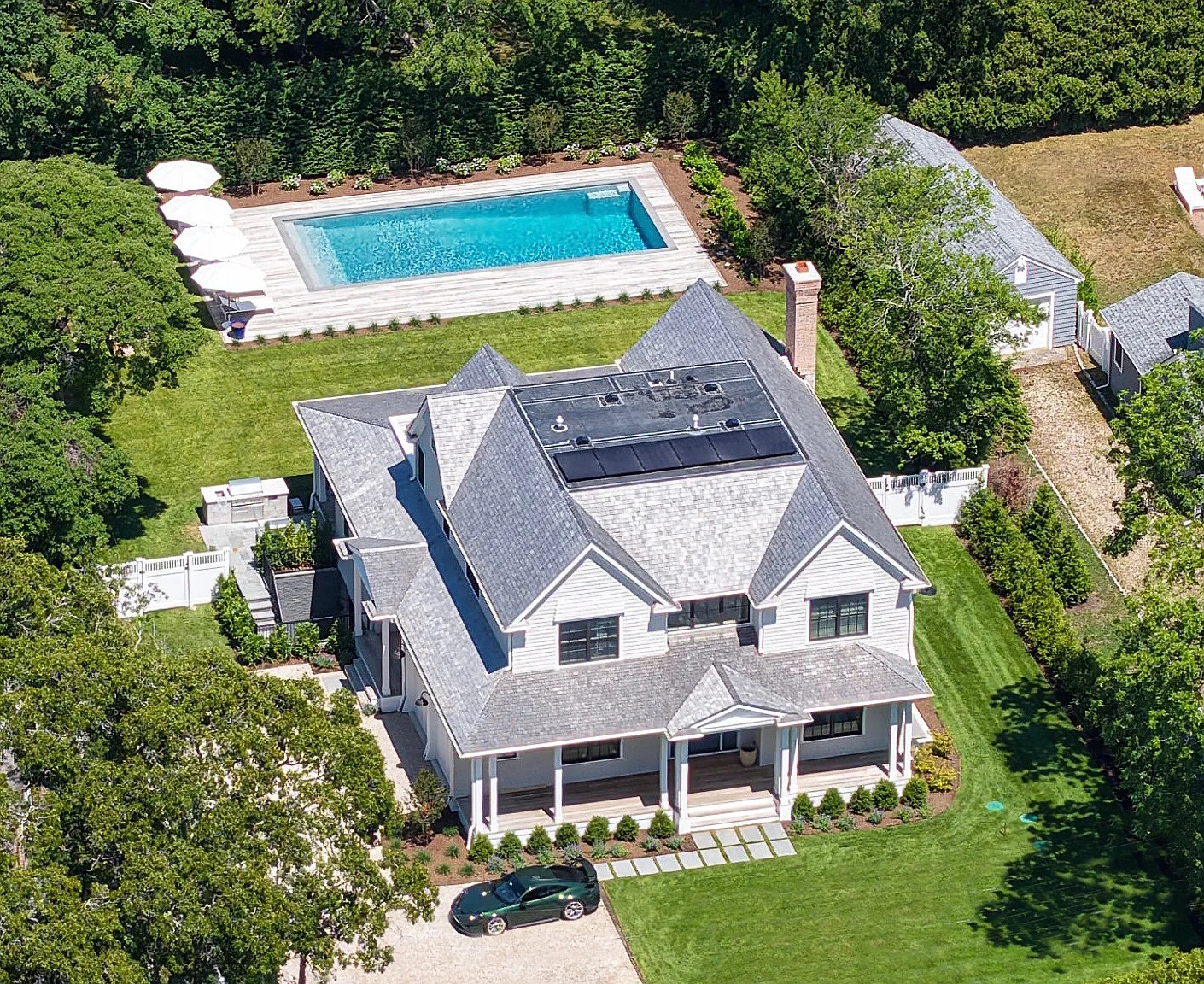Exceptional New Construction in Southampton Shores — Photo 1